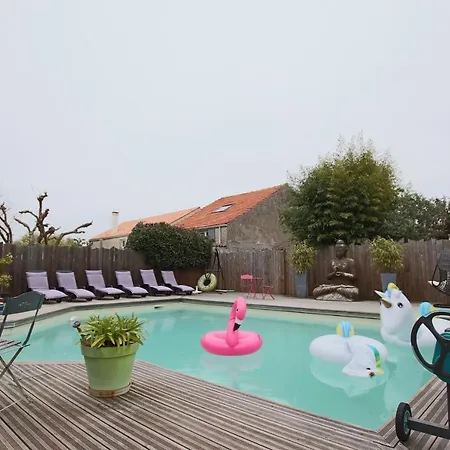 Villa For 10 People With Swimming Pool On The Island Of Oleron