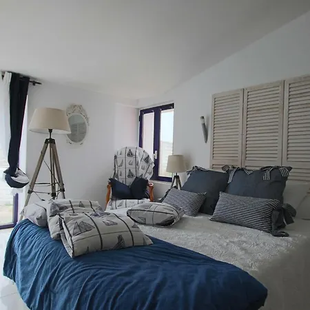 Villa For 10 People With Swimming Pool On The Island Of Oleron ヴィラ