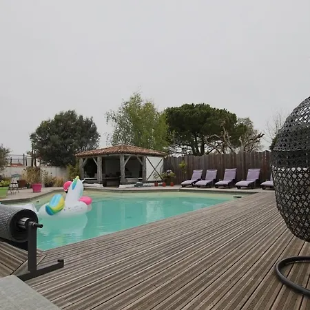 Villa For 10 People With Swimming Pool On The Island Of Oleron