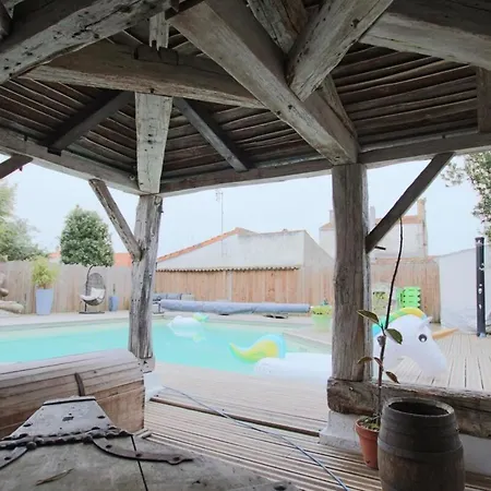 ヴィラ Villa For 10 People With Swimming Pool On The Island Of Oleron *