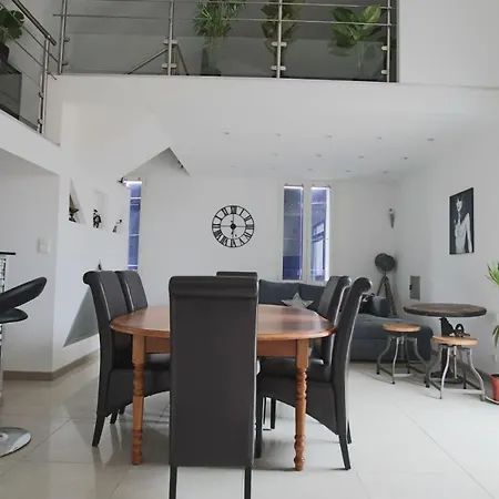 ヴィラ Villa For 10 People With Swimming Pool On The Island Of Oleron