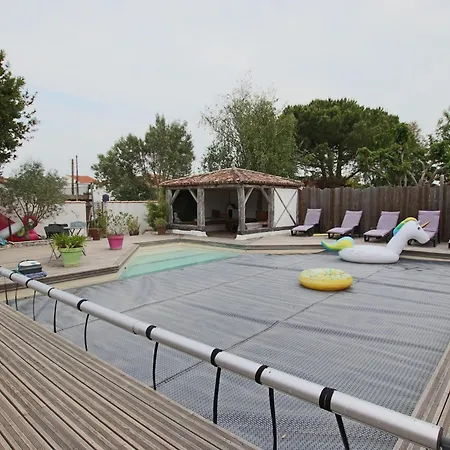 ヴィラ Villa For 10 People With Swimming Pool On The Island Of Oleron