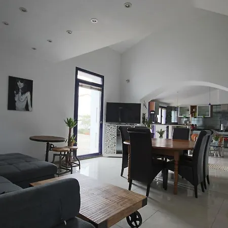 Villa For 10 People With Swimming Pool On The Island Of Oleron ヴィラ Le Château-dʼOléron